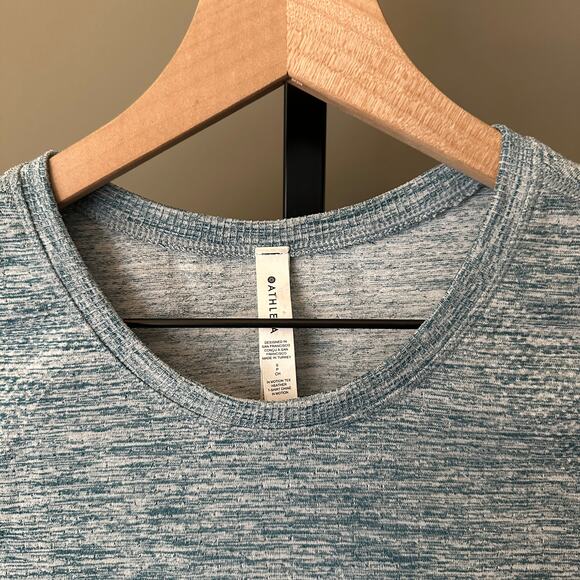 Athleta In Motion Tee Green Heather Small - Picture 3 of 4